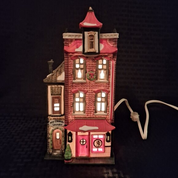 Dept 56 Christmas in the City Wongs in Chinatown 5537-9 - Picture 1 of 11